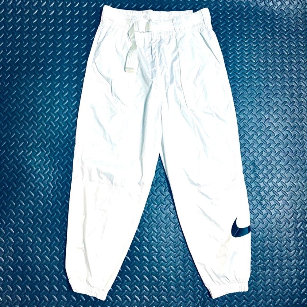NWT Women’s Nike track white jogger pants